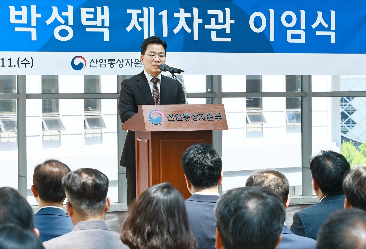 박성택 산업통상자원부 제1sky 토토사이트이 11일 정부세종청사에서 열린 이임식에서 발언하고 있다.  [산업통상자원부 제공]
