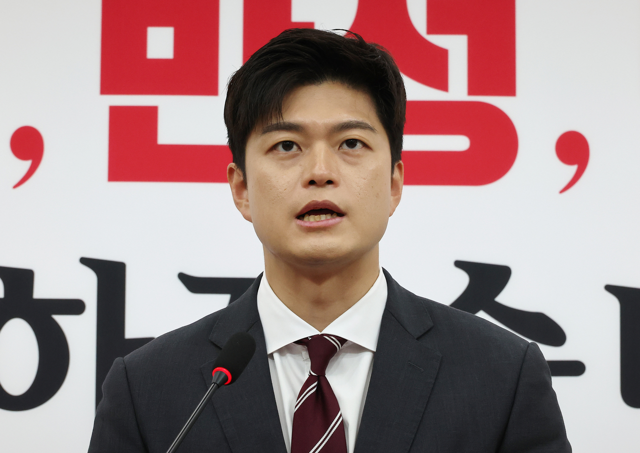 청소년 토토사이트 추천 국민의힘 비상대책위원장이 12일 국회에서 ‘검찰 해체 4법’ 관련 입장 발표를 하고 있다. [연합]