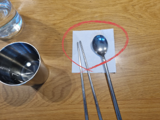 “식당갈 때마다 왜 휴지 깔아?” 유난 떤다고 했는데…알고보니 ‘그럴 만 했네’