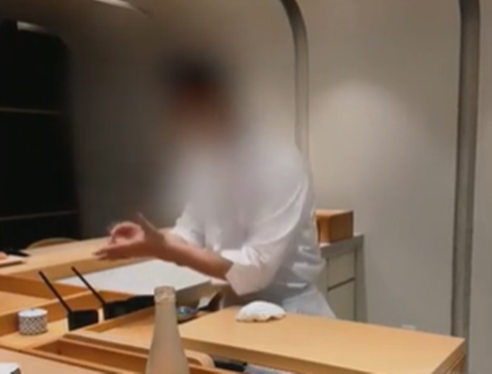 서울 강남에 위치한 유명 일식집 셰프가 종업원을 성그랜드토토한 혐의로 경찰 수사를 받고 있는 것으로 전해졌다. [MBC]