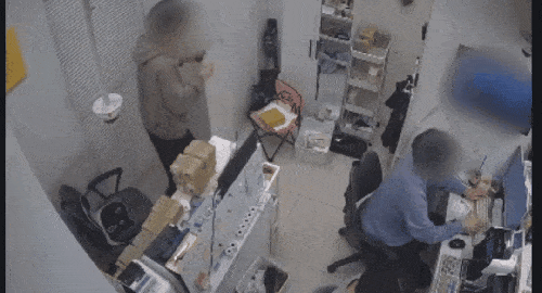 “검은 비닐봉지 열자 돈뭉치가 쏟아졌다” 2400억원 현금화한 ‘상품권 세탁소’ 대표 덜미 [세상&]