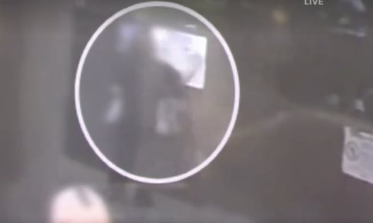 지난 5일 서울 강남구에서 단발머리를 한 여성이 보아를 호날두 토토사이트하는 모습이 폐쇄회로(CC)TV에 찍혔다. [채널A]