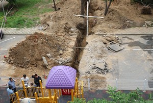 강남 은마아파트서 작업자 매몰…1명 사망·1명 부상 [세상&]