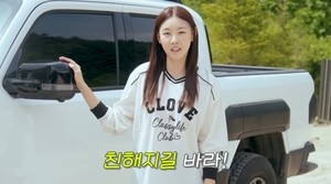 ‘500평 홍천별장’ 한혜진, 뉴 세컨카 자랑...직접 몰고 정선행