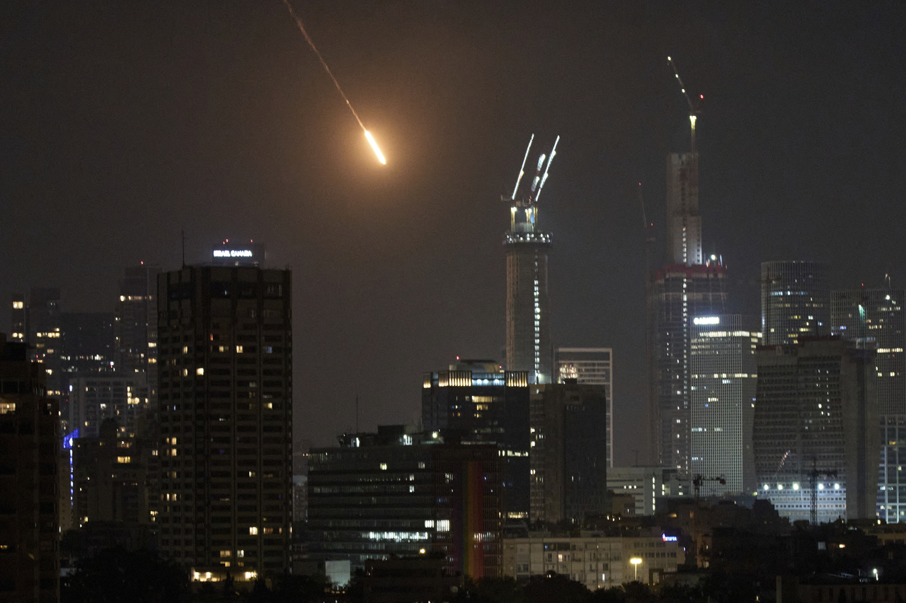 The trace of a projectile is seen before hitting Tel Aviv, Israel, early Saturday. (Yonhap)