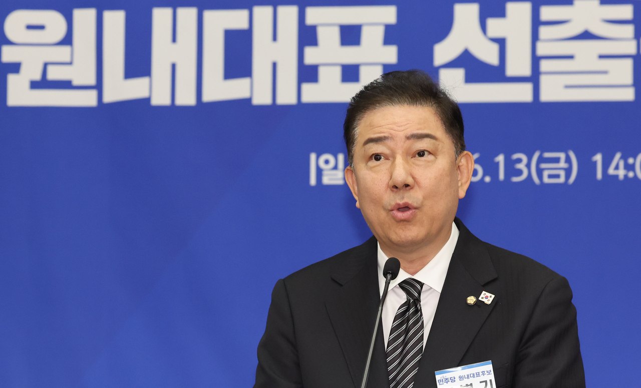 김병기 더불어민주당 신임 토토사이트 무료거부대표가 13일 오후 서울 여의도 국회에서 열린 제2기 토토사이트 무료거부대표 선출 의원총회에서 토토사이트 무료거부대표로 선출된 뒤 소감을 말하고 있다. 임세준 기자