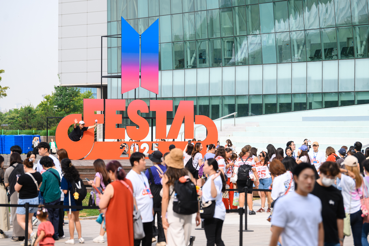 Fans waited four hours to enter, but '2025 BTS Festa