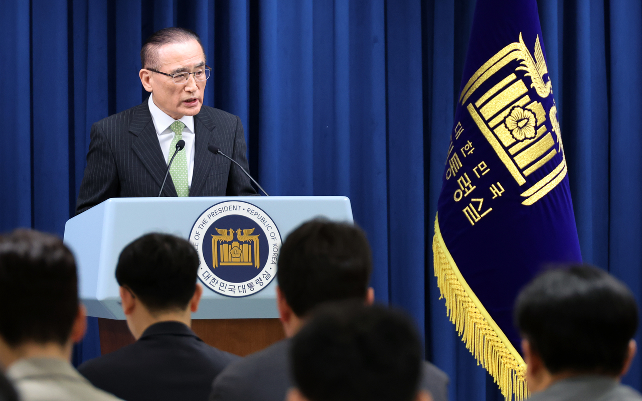 National security adviser Wi Sung-lac speaks at a press briefing on Sunday. (Yonhap)