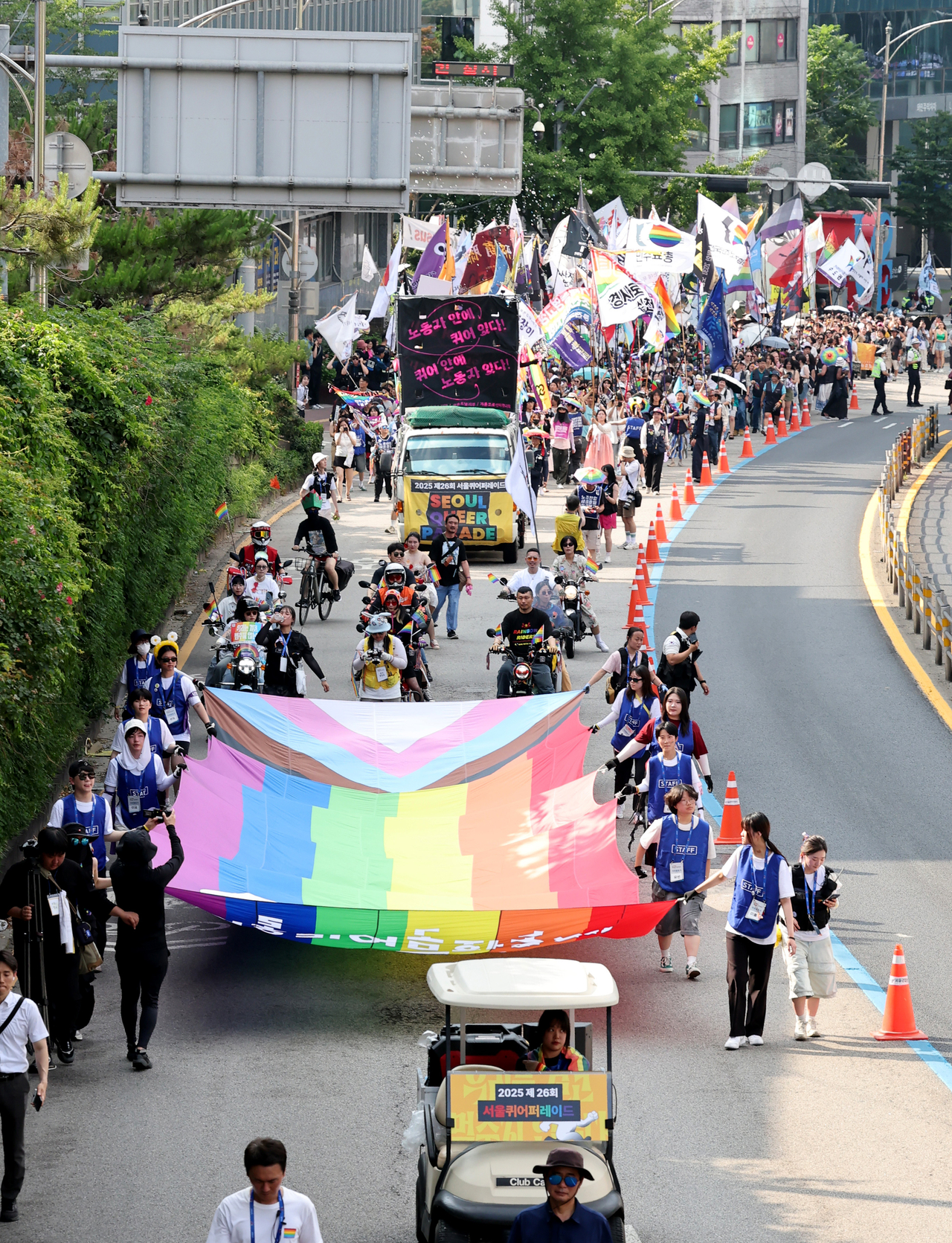 Participants of the Seoul Queer Culture Festival are marching in the streets of Jung-gu, central Seoul on Saturday. (Yonhap)