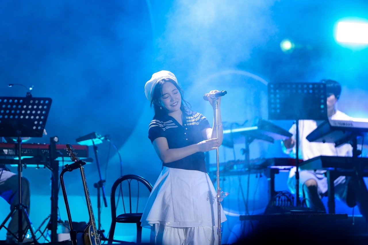 Younha performs at Beautiful Mint Life 2025, Songpa-gu, Seoul, Sunday. (C9 Entertainment)