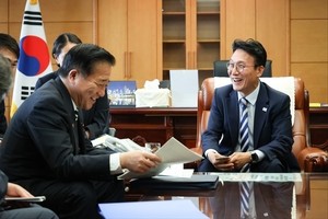 PM nominee stresses stronger Seoul-Tokyo ties in meeting with Japanese PM adviser