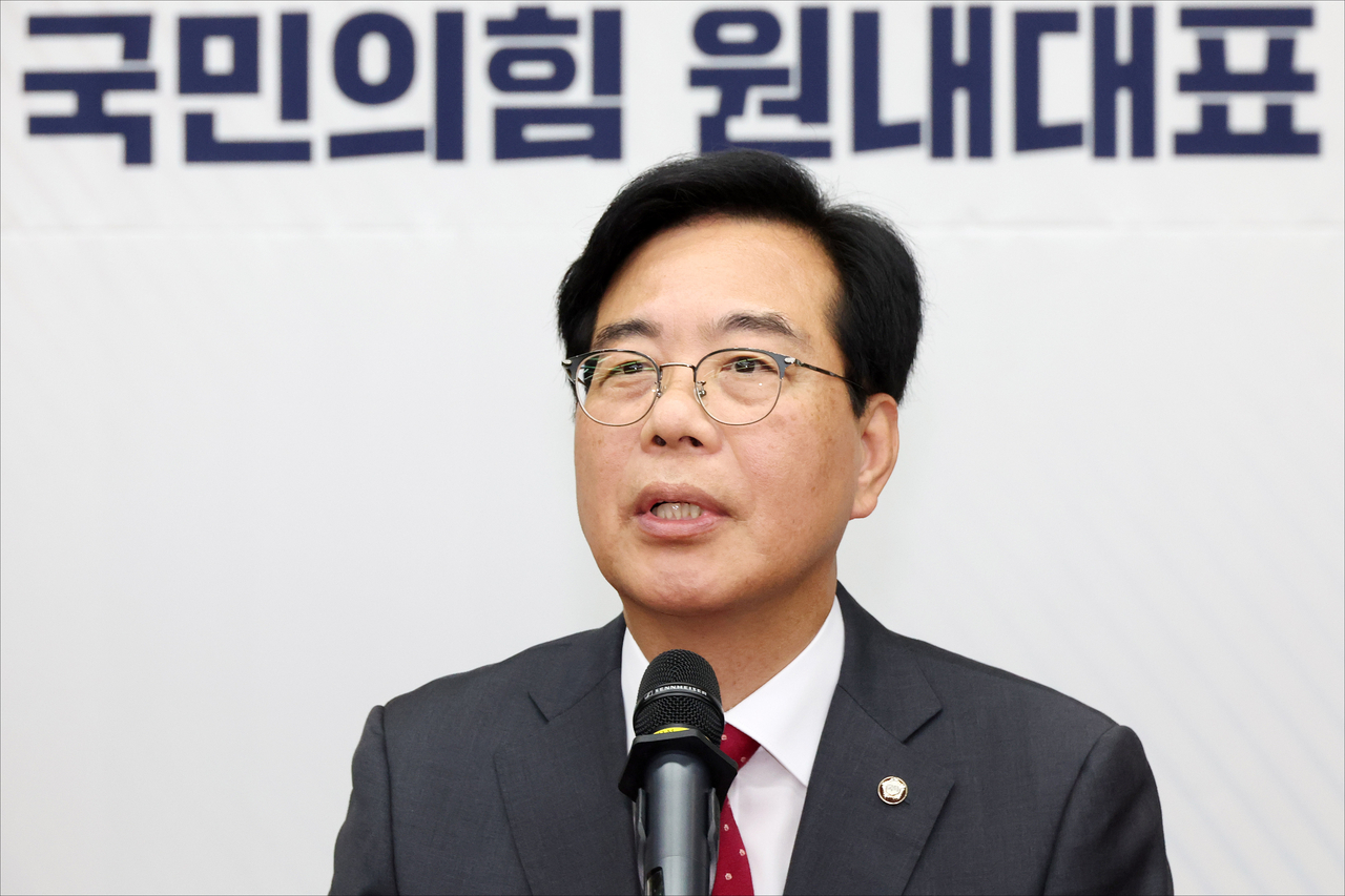 토토사이트 토토사이트가입 안시켜줌 국민의힘 신임 원내대표가 16일 오후 서울 여의도 국회에서 열린 2025 국민의힘 원내대표 선출 의원총회에서 당선 소감을 말하고 있다. 이상섭 기자
