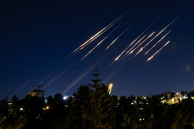 Iranian rocket trails illuminate the night over Jerusalem, Israel on June 15 (AFP-Yonhap)