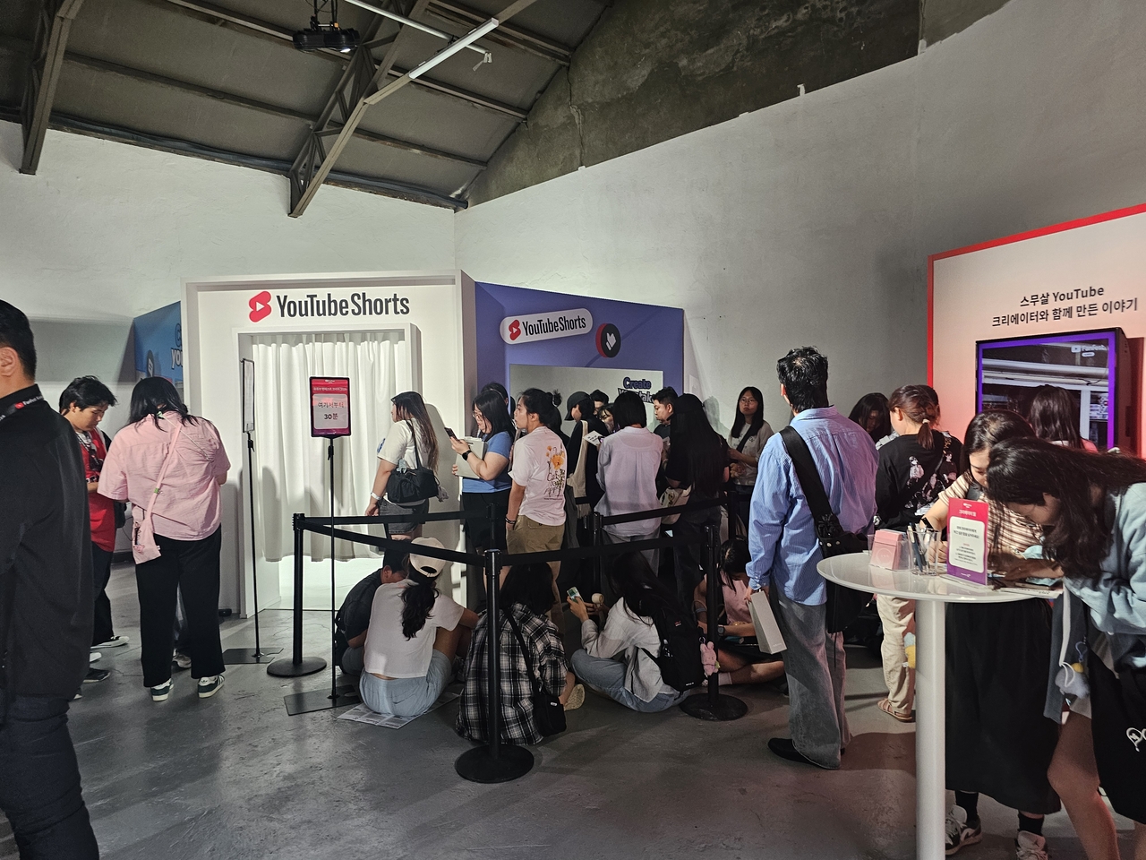 Participants wait to shoot a YouTube Shorts at a YouTube Fanfest pop-up located in Seongsu-dong, Seoul, Sunday. (Lee Yoon-seo/The Korea Herald)