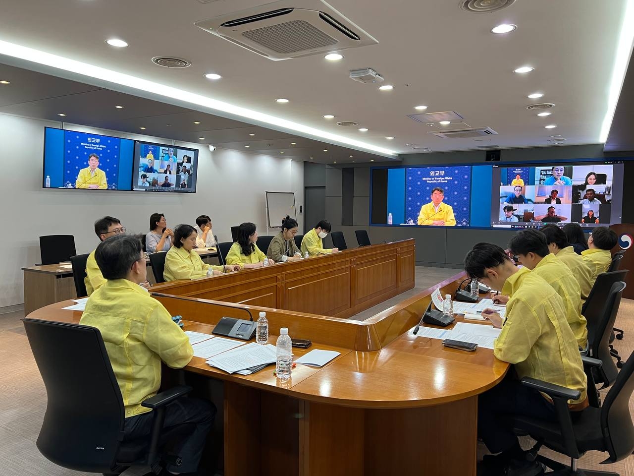 This photo, provided by South Korea's foreign ministry on Sunday, shows a meeting between foreign ministry officials and chiefs of the country's diplomatic missions in the Middle East over Israel's strike on Iran. (Yonhap)