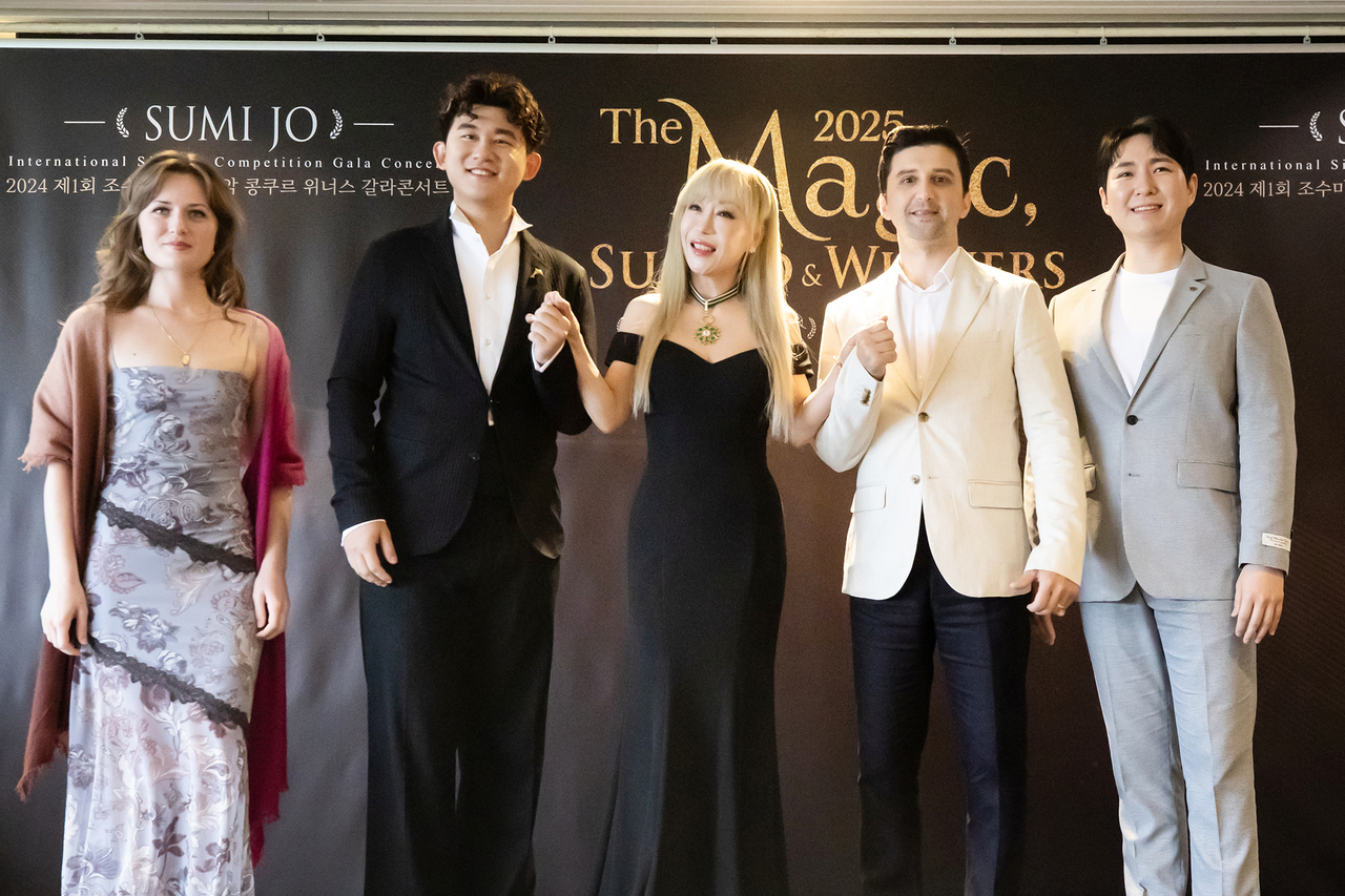 (From left) French soprano Juliette Tacchino, Chinese baritone Li Zihao, Korean soprano Sumi Jo, Romanian tenor George Virban and Korean tenor Lee Kiup pose for photos during a press conference on Monday at The Plaza, a hotel in central Seoul. (PRM)