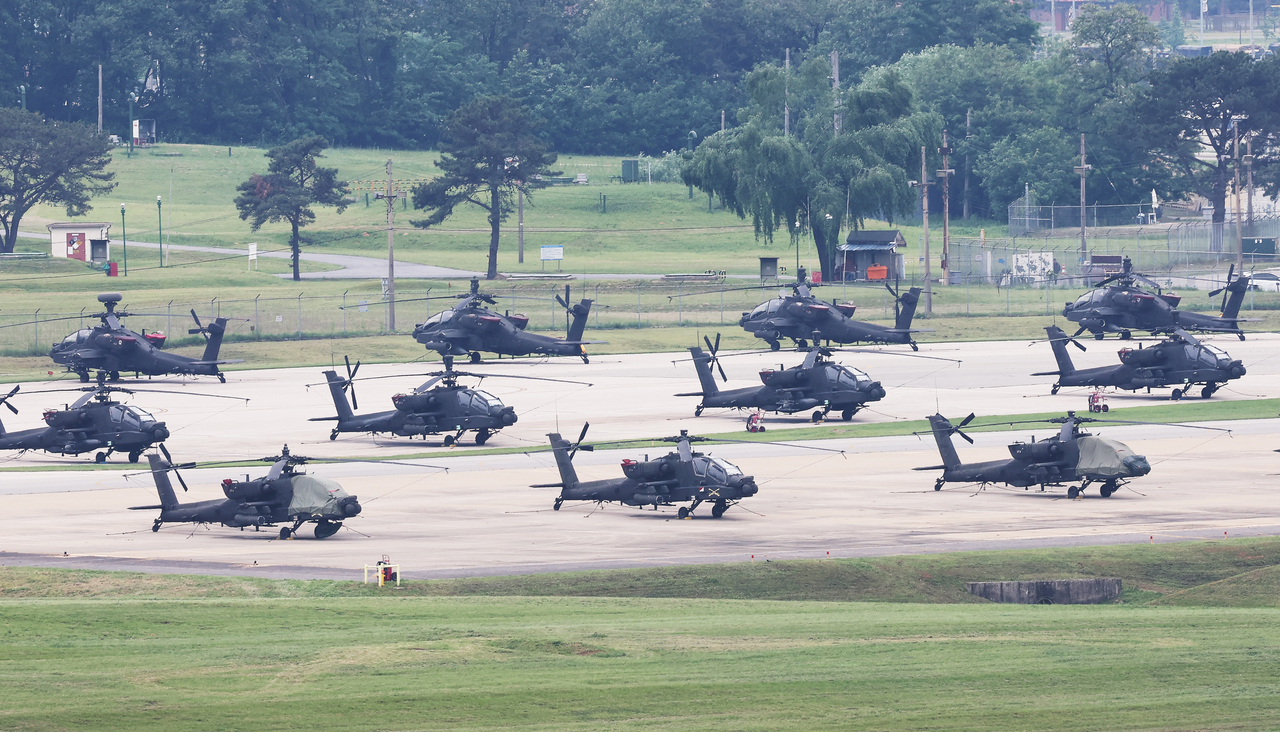 Apache attack helicopters are seen at US Army Garrison Humphreys in Pyeongtaek, Gyeonggi Province, in this photo taken on May 23. Yonhap