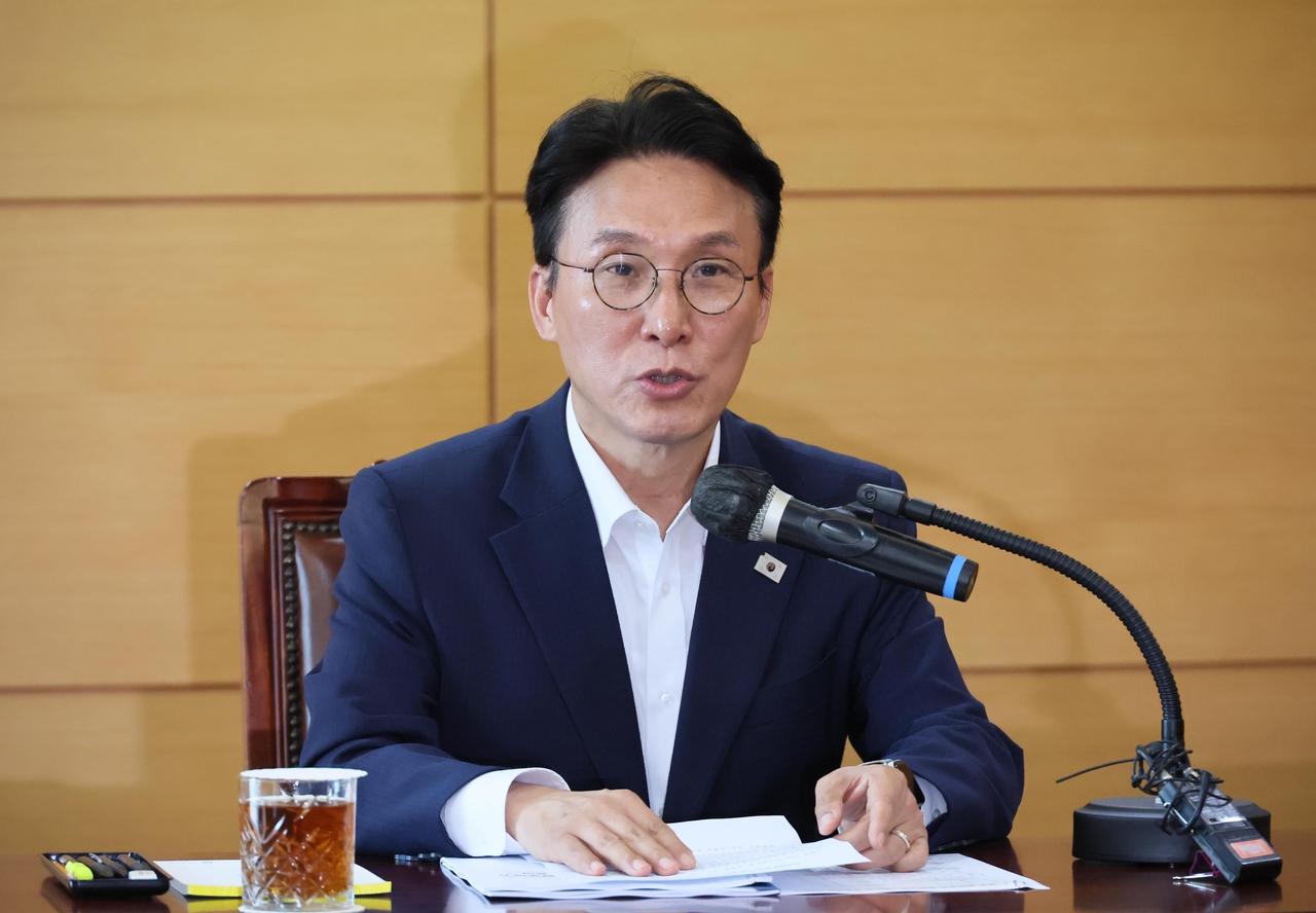 Prime Minister nominee Kim Min-seok speaks in his office temporarily set up at the Korea Banking Institute in Jongno-gu, central Seoul on Tuesday. Yonhap