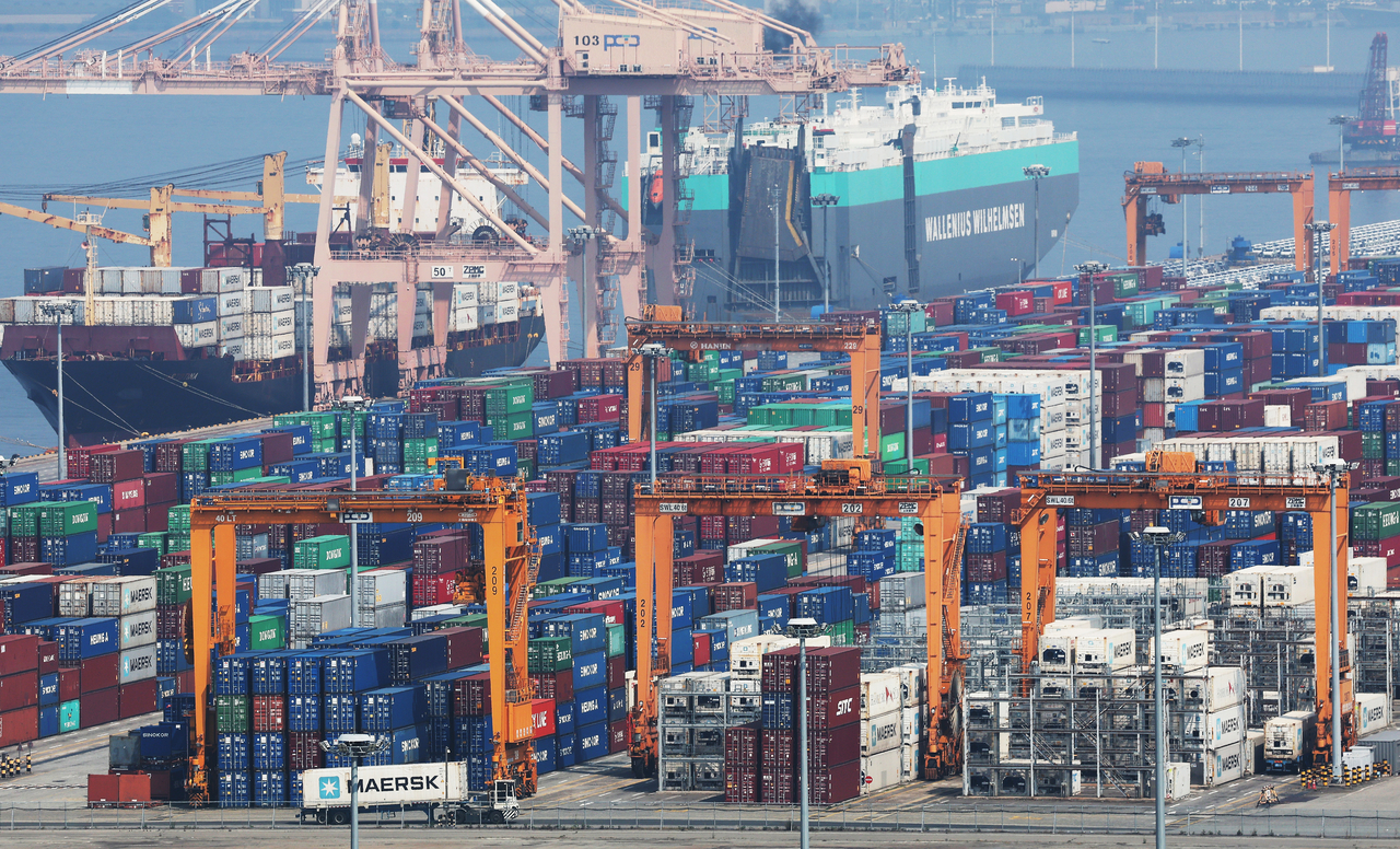 Containers are seen stacked at Pyeongtaek Port in Gyeonggi Province on June 1. (Yonhap)