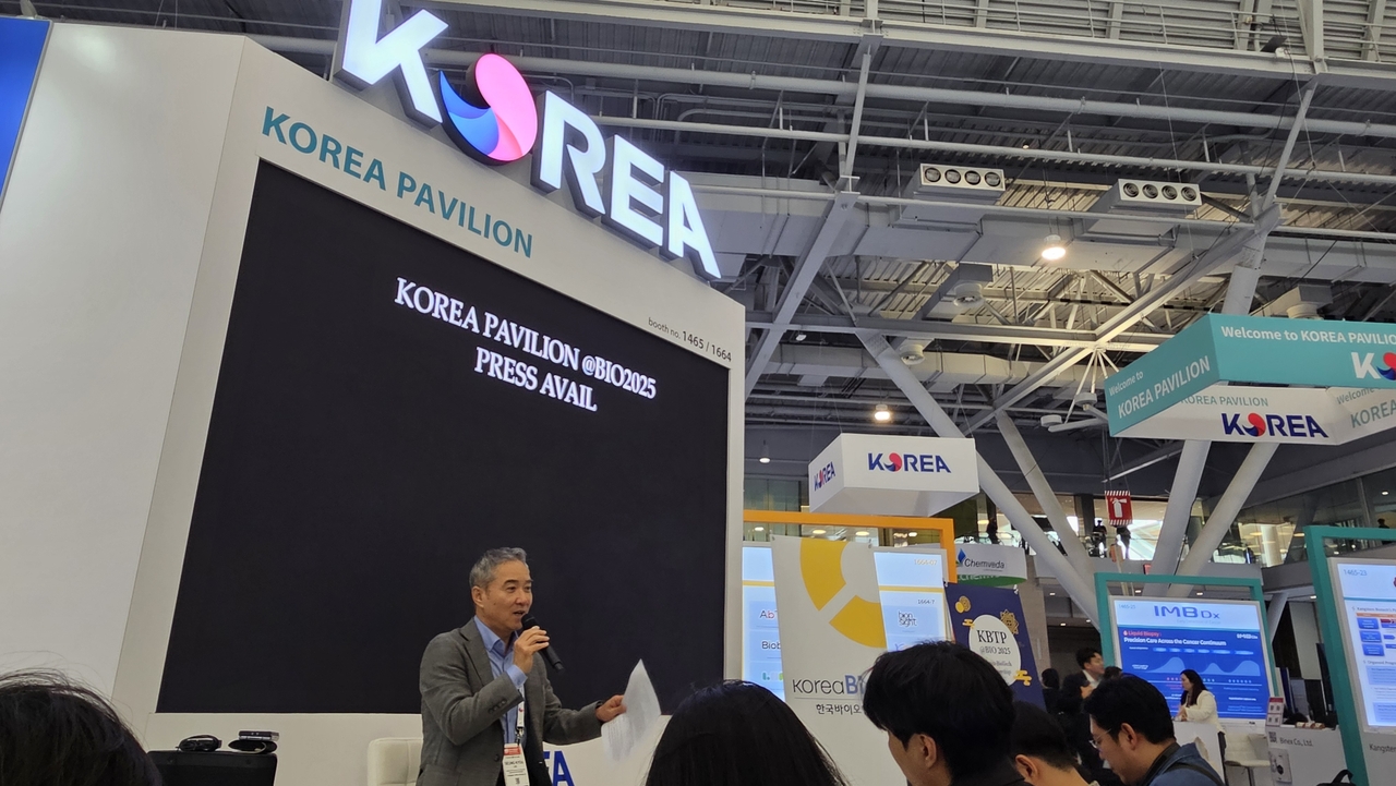 Lee Seung-kyu, vice chairman of Korea Bio, speaks during a press conference session held at the Bio USA in Boston, on Monday.  (Kim Hae-yeon/ The Korea Herald)