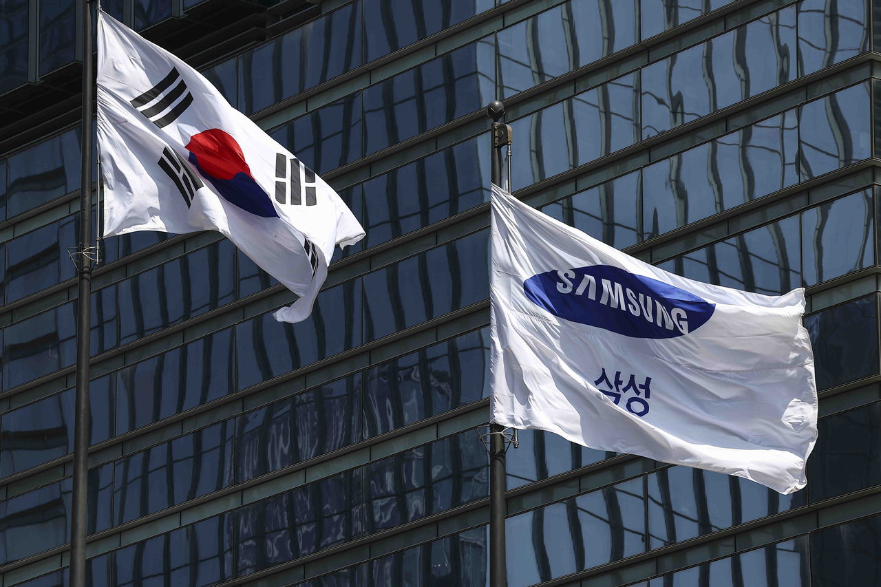 Samsung kicks off global strategy meeting amid rising trade, security risks