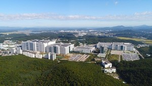 LG Display to invest W1.26tr in OLED push for growth