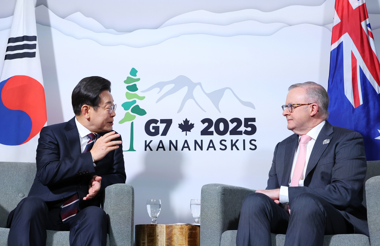 51차 주요 7개국(G7) 정상회의에 참석한 이재명 마스터 토토사이트이 16일(현지시간) 캐나다 앨버타주 캘거리의 한 호텔에서 앤서니 앨버니지 호주 총리와 한·호주 정상회담을 하며 발언하고 있다. [연합]