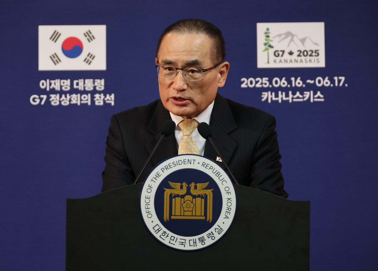 Wi Sung-lac, director of the presidential National Security Office, speaks at a press conference on Monday in Calgary, Canada. (Yonhap)