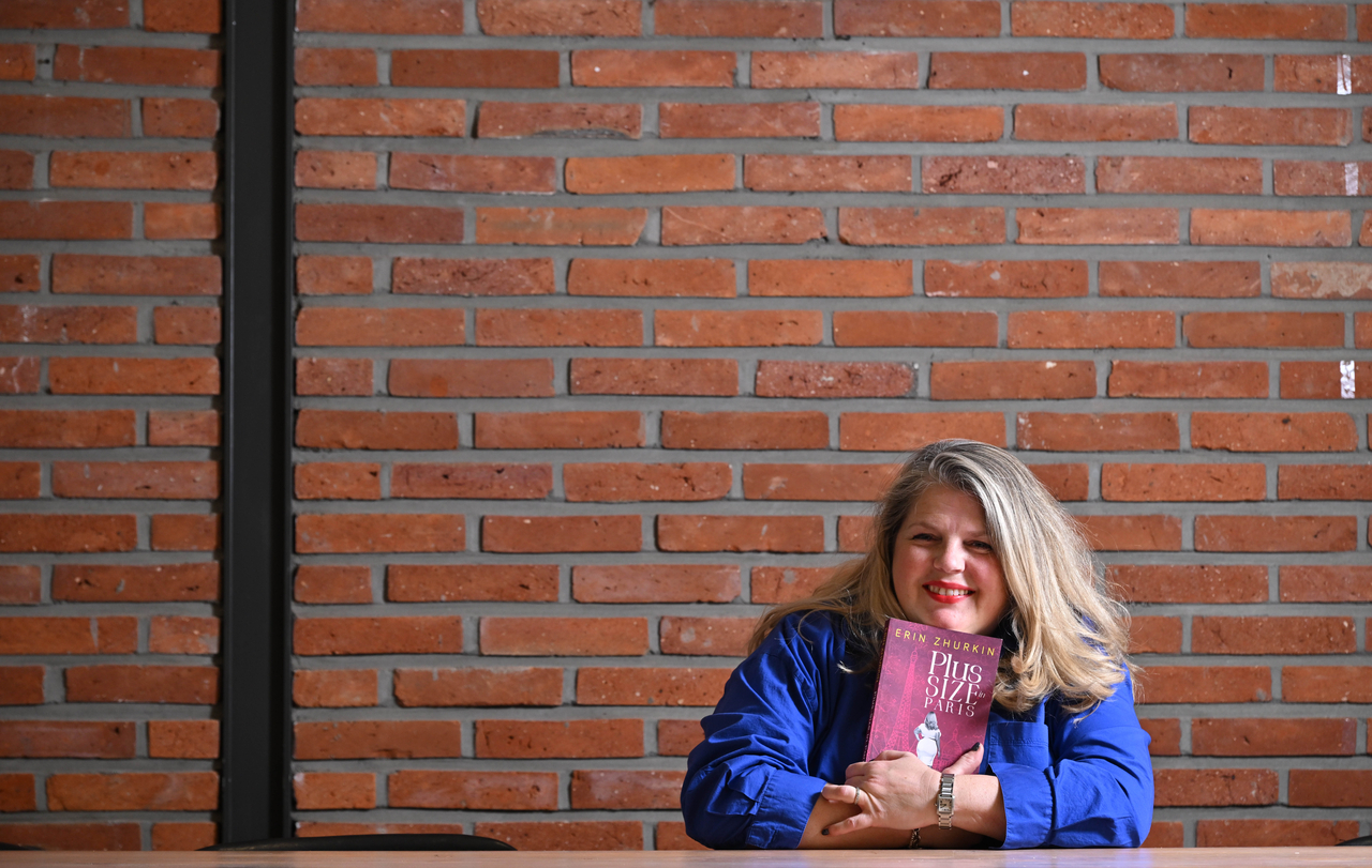 "Plus-size in Paris" author Erin Zhurkin poses for a photo ahead of her interview with The Korea Herald in Yongsan-gu, Seoul, April 30. (Im Se-jun/The Korea Herald)