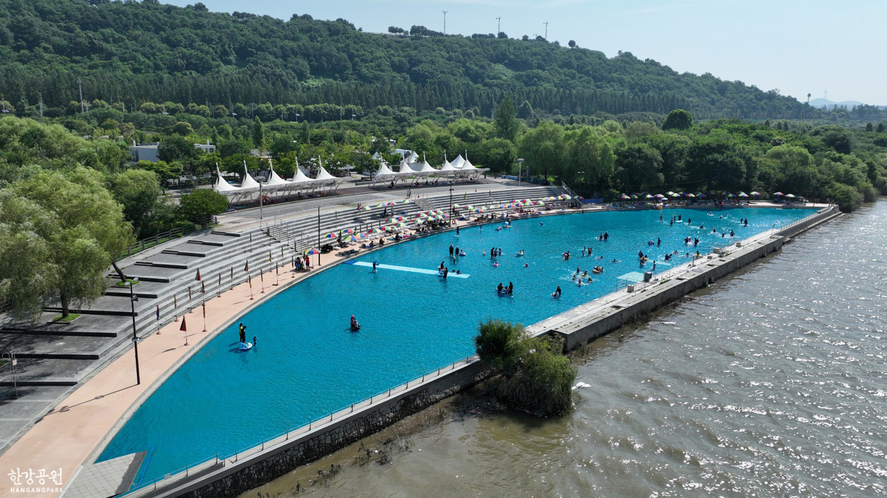 Swimming pool in Nanji Hangang Park in Mapo-gu, northwestern Seoul (Seoul Metropolitan Government)