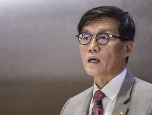 BOK chief backs need for won-based stablecoin, warns of FX risks