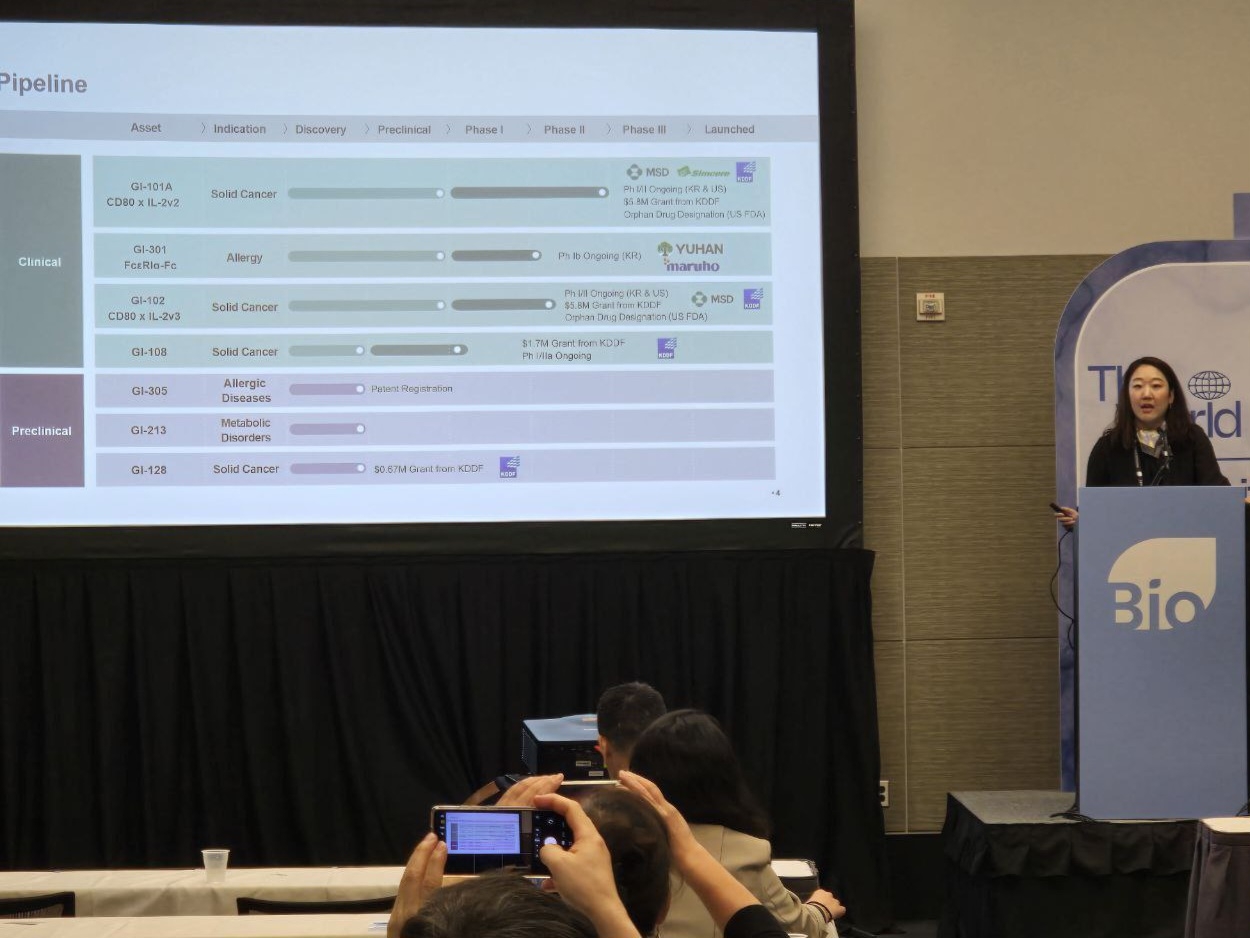 Yun Nari, head of GI Innovation's clinical strategy, presents the company's global business roadmap during the Bio USA 2025 Company Presentation session held in Boston, Tuesday. (GI Innovation)
