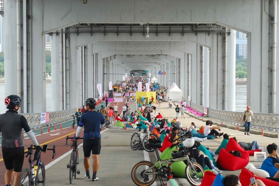 Car-Free Jamsugyo Walk Festival (Korea Tourism Organization)