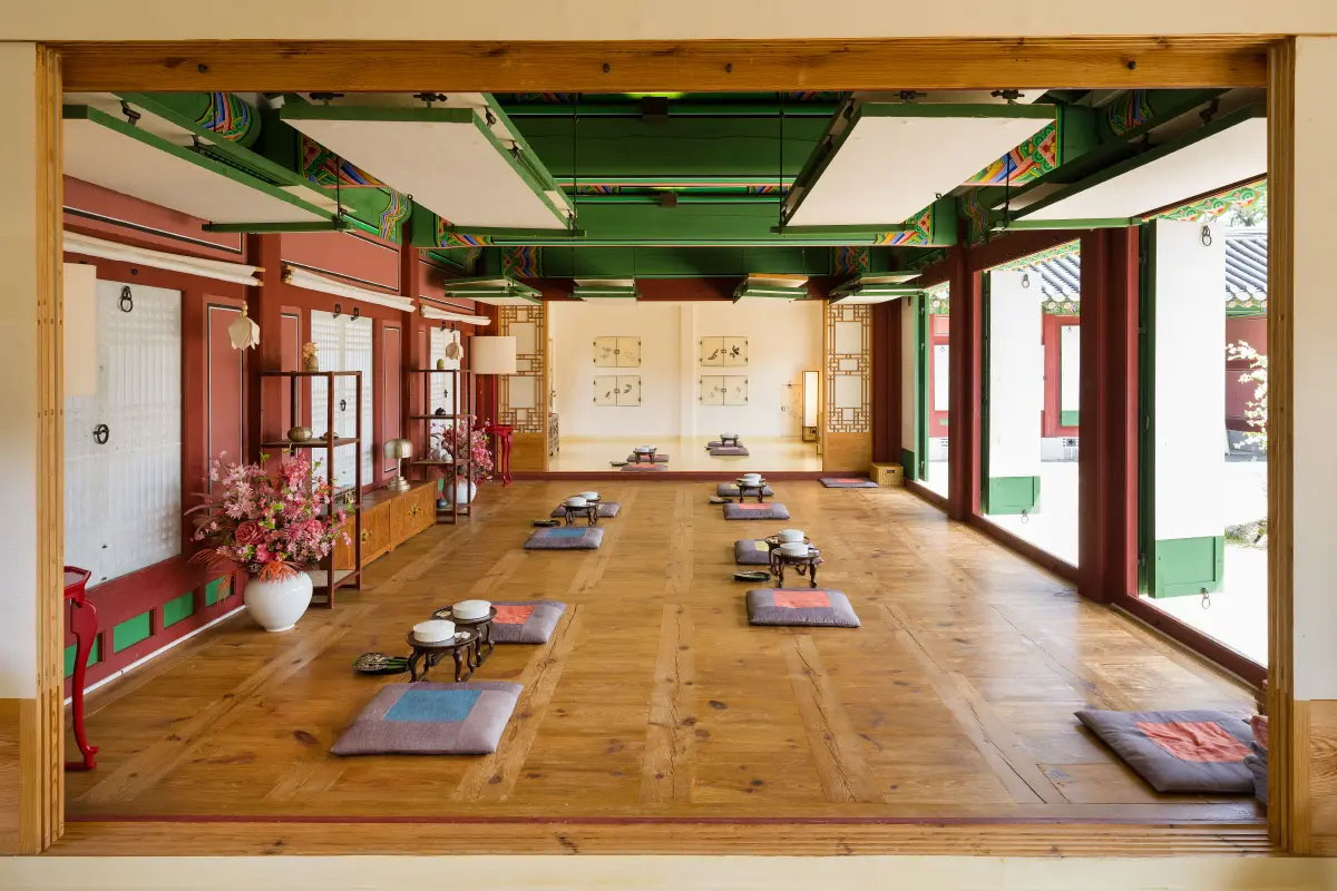 Gyeongbokgung Saenggwabang Tour (Korea Heritage Agency)