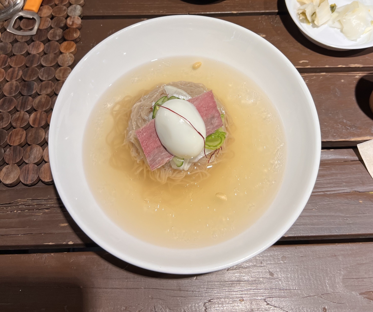 Yeonnam Chinchin's cold noodles  (Park Jun-hee/The Korea Herald)