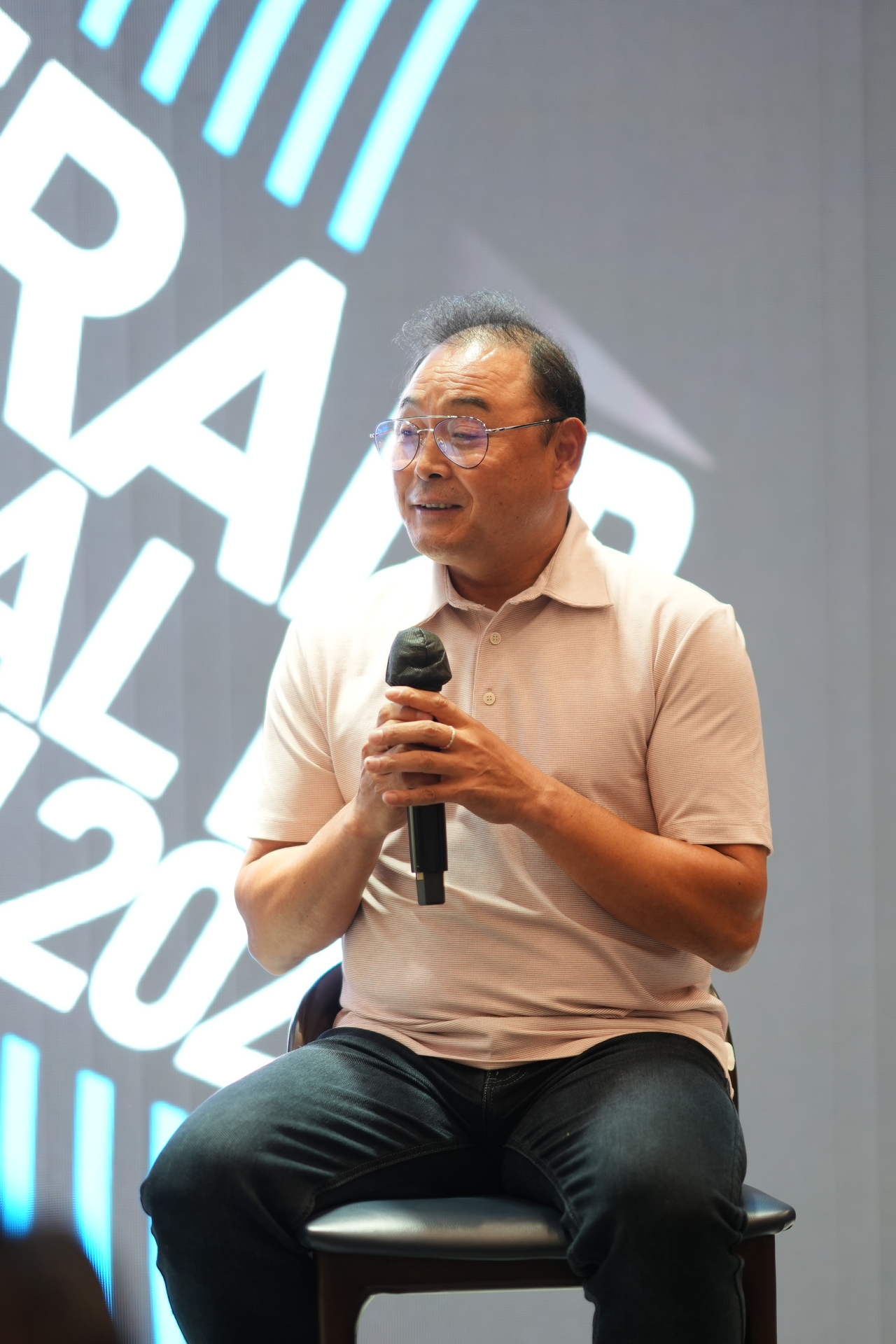 Marathoner Lee Bong-ju speaks during the seventh edition of the Global Biz Forum, hosted by The Korea Herald and Herald Business, held in Seoul, Wednesday. (The Korea Herald)