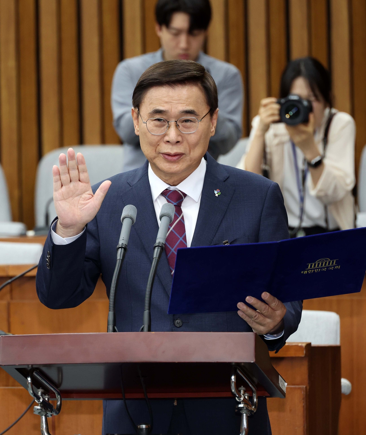 이종석 국가정보원장 후보자가 19일 오전 서울 여의도 국회에서 열린 정보위원회의 인사청문회에 출석해 선서하고 있다. 실시간 해와 토토사이트 기자