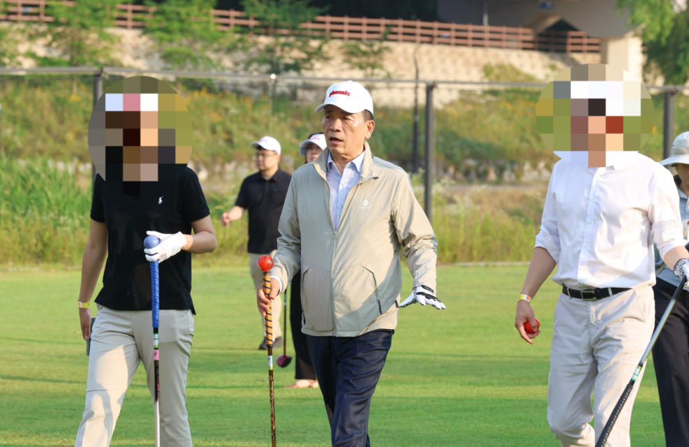 [르포] 강남구 어르신들 신났다…2시간 2000원 파골족 함박웃음 [세상&]