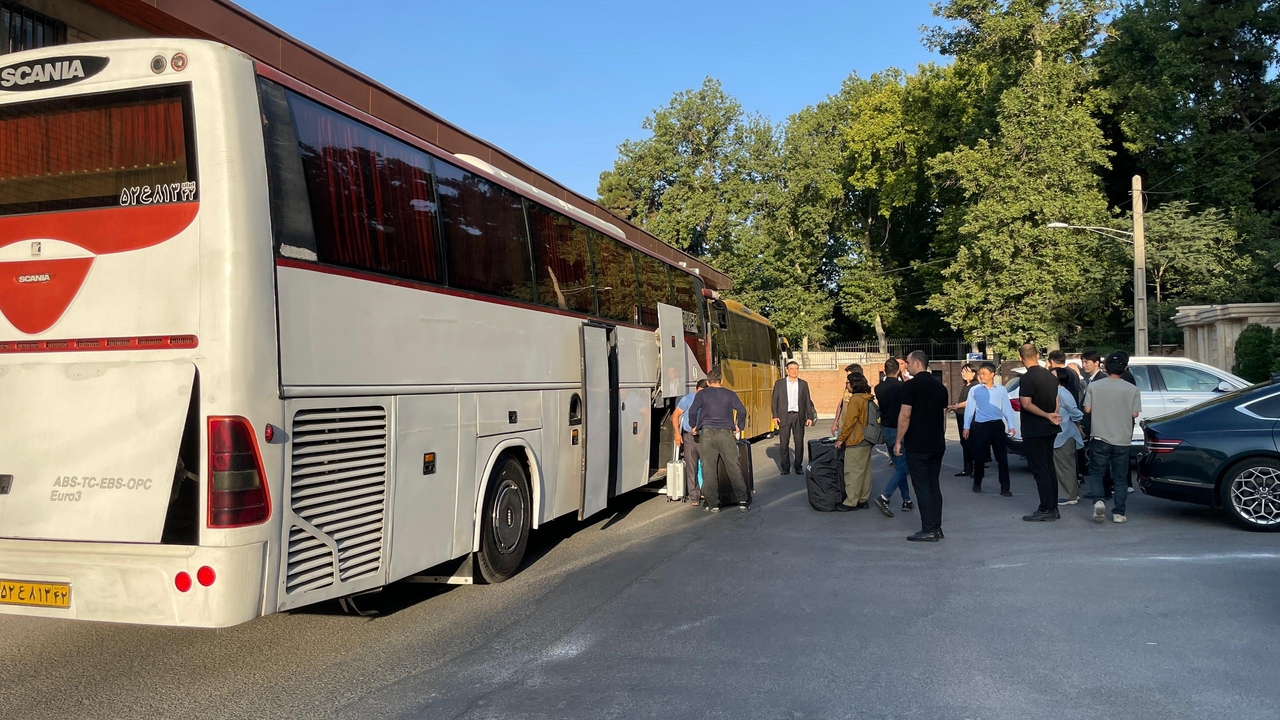 South Korean nationals and their Iranian family members board a bus in Tehran to cross the border into Turkmenistan during an evacuation, (Yonhap)