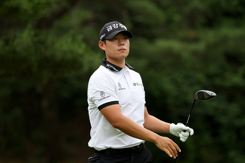 3타 차 선두로 반환점을 돈 캐나다 교포 실시간 해와 토토사이트. [사진=KPGA]