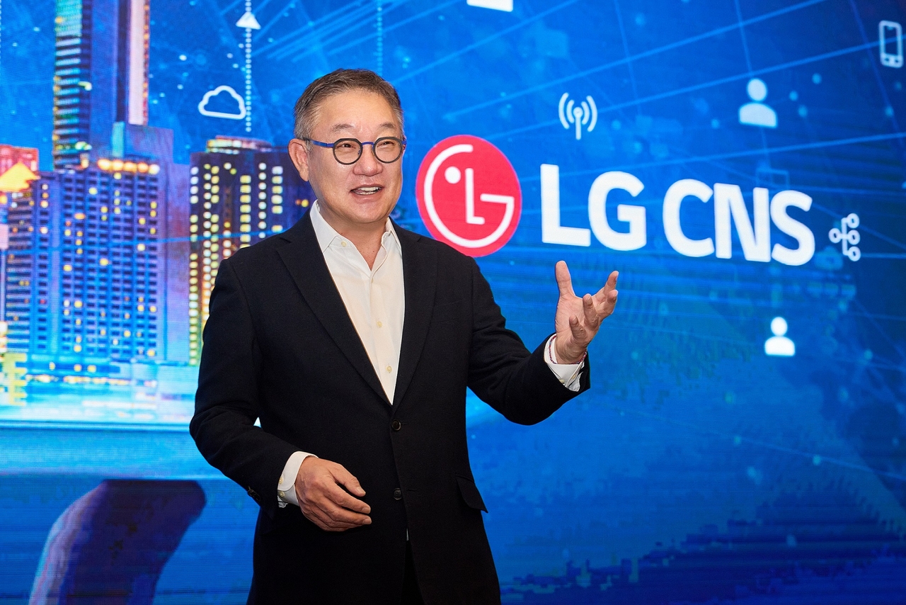 현신균 LG CNS 사장이 9일 서울 여의도 콘래드호텔에서 열린 기업공개(IPO) 기자간담회에서 발표를 하고 있다. [LG CNS 제공]