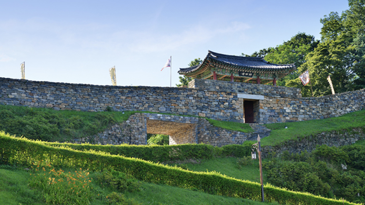 공주 공산성 금서루 성곽.