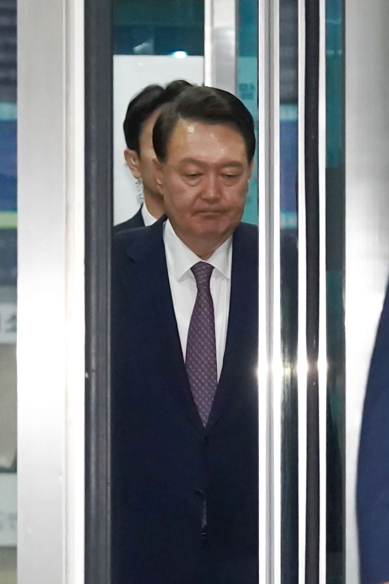 Former President Yoon Suk Yeol leaves the Seoul Central District Court on June 16 after attending the seventh hearing of his criminal trial on insurrection charges. (Yonhap)