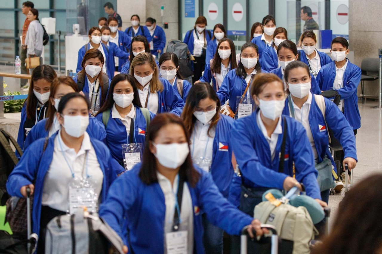 E-9 foreign worker arrivals plunge 21% amid economic slump - The Korea  Herald