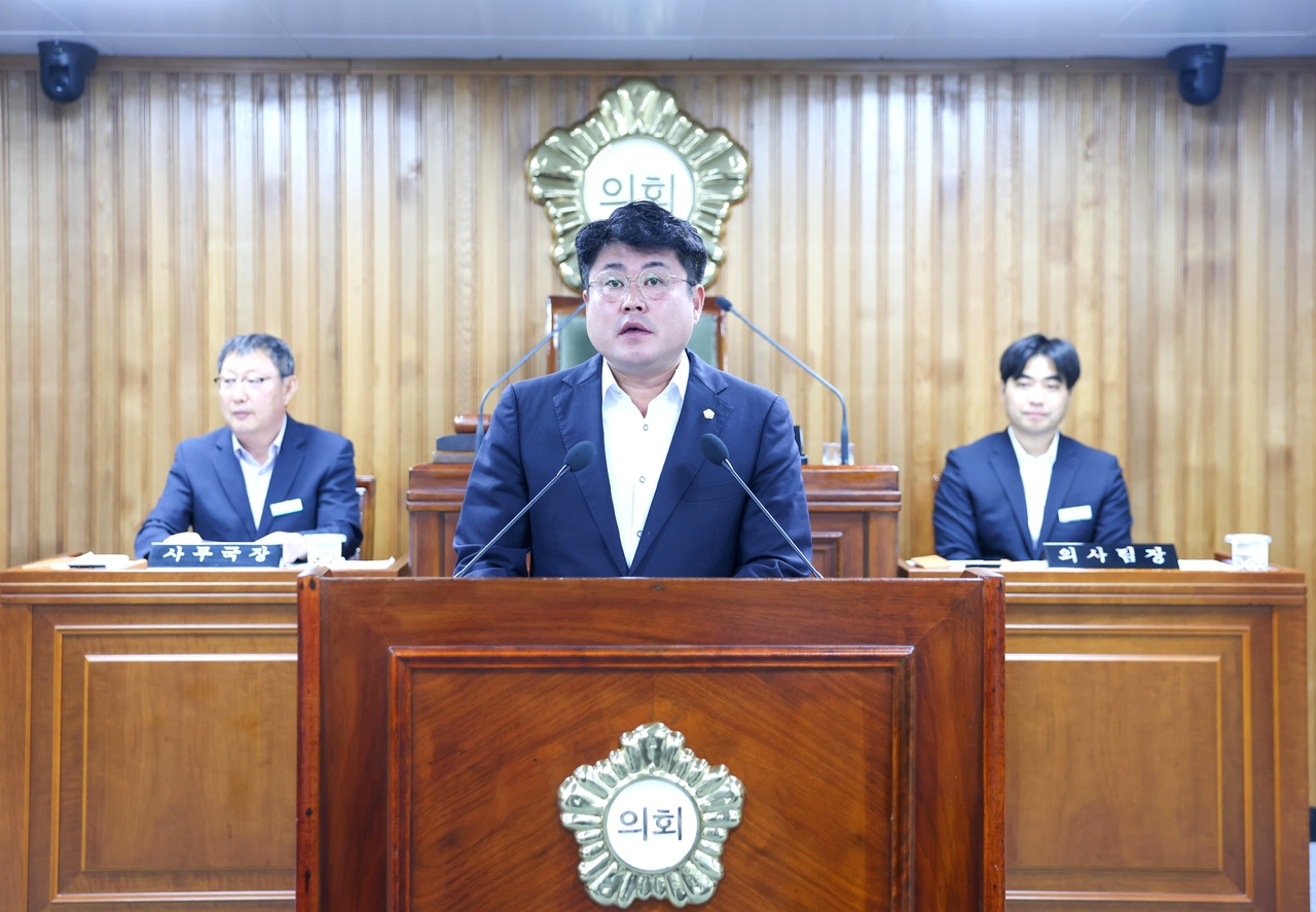 김병창 영주시의원이  5분 자유발언을 하고 있다.[영주시 의회제공]