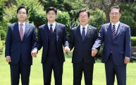 Lee discusses stimulus, diplomacy with bipartisan delegation