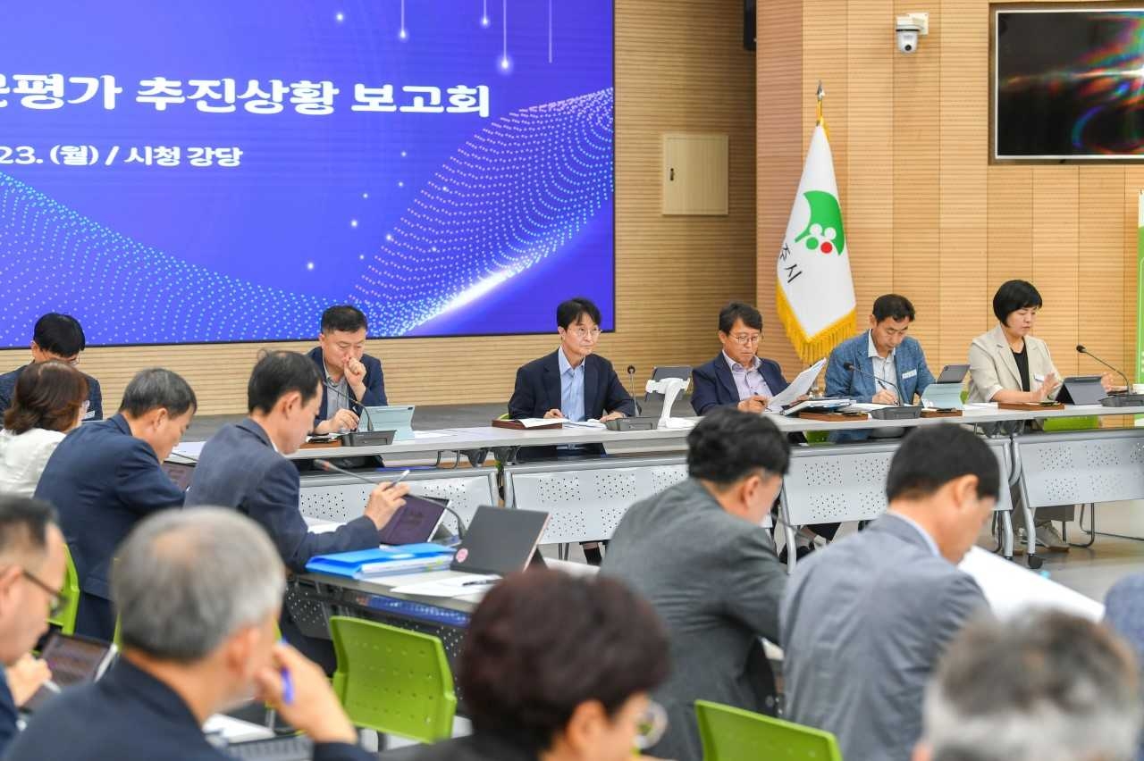 23일 영주시가 이재훈 영주시장 권한대행 주재로 ‘2025년 시군 평가 추진상황 보고회’를 개최했다[영주시 제공]