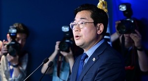 Former DP floor leader declares bid for party chief