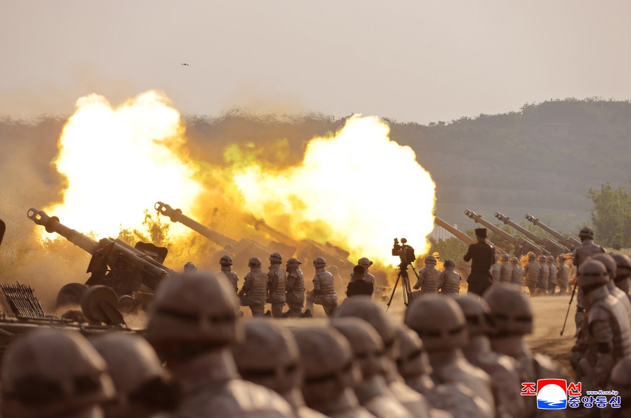 A firing contest among artillery subunits of large combined units of the Korean People's Army, inspected by North Korean leader Kim Jong-un, is conducted at an unspecified location on May 29, 2025, in this photo released by the North's official Korean Central News Agency the next day.  (Yonhap)