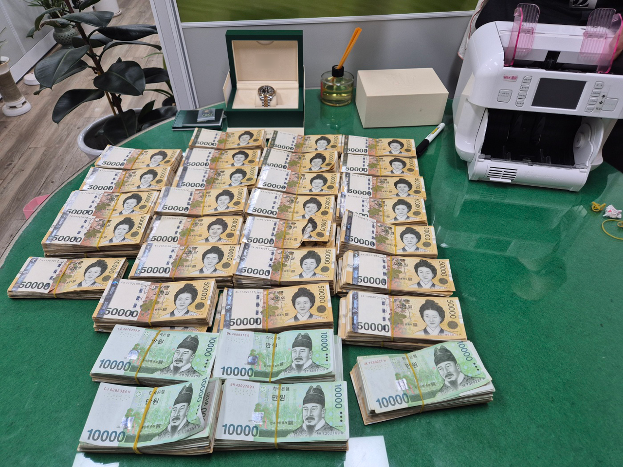 압수한 현금(경북경찰청 제공]